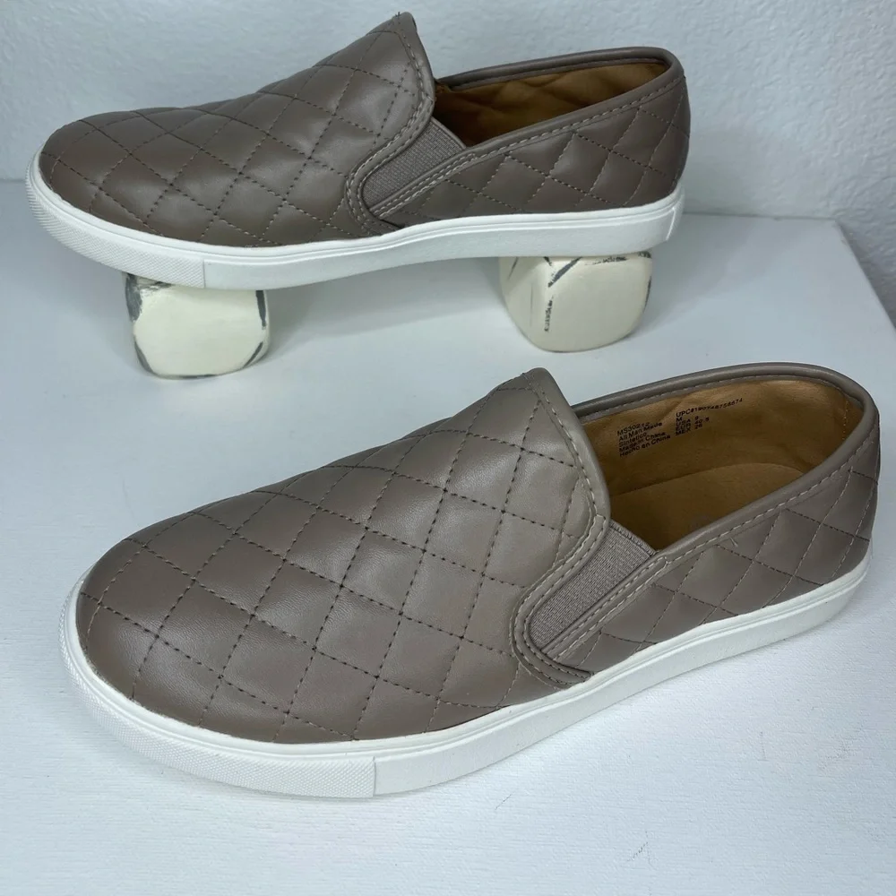 Mountain Sole Women's Slip On Sneaker Comfort Shoes Quilted Faux Leather Size 9